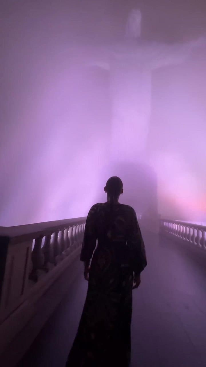 Pampita viajó a Brasil y visitó el Cristo Redentor