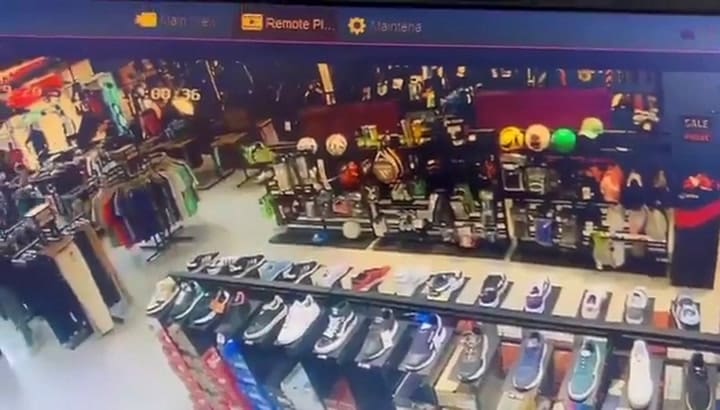 Un joven robó en tres locales de una misma cadena y ahora buscan identificarlo