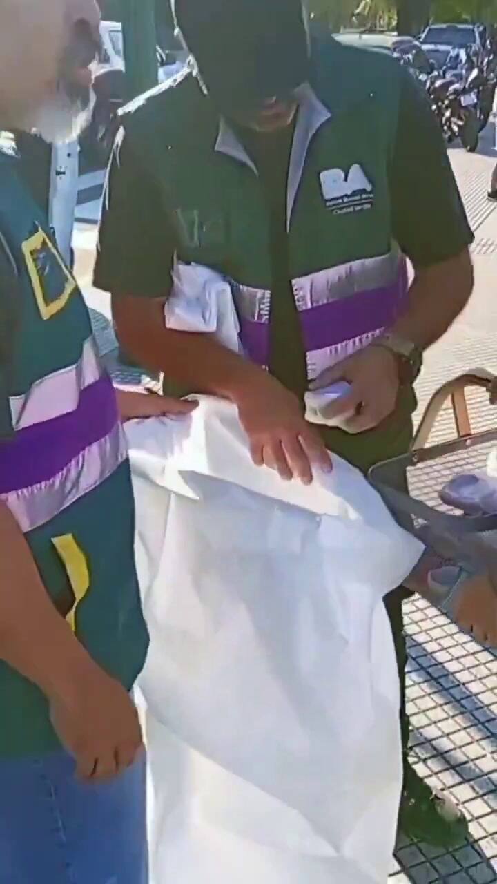 El joven no pudo evitar el llanto al perder sus ahorros.