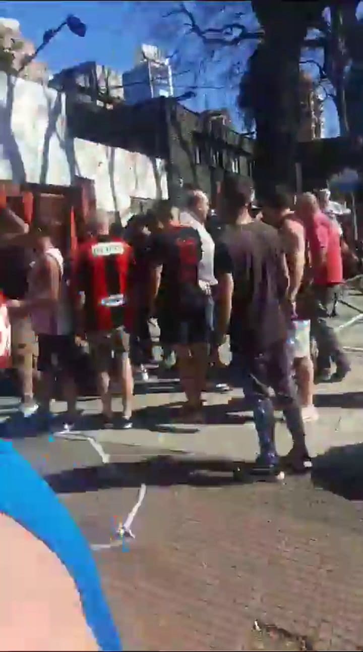 Incidentes afuera del estadio de Defensores de Belgrano