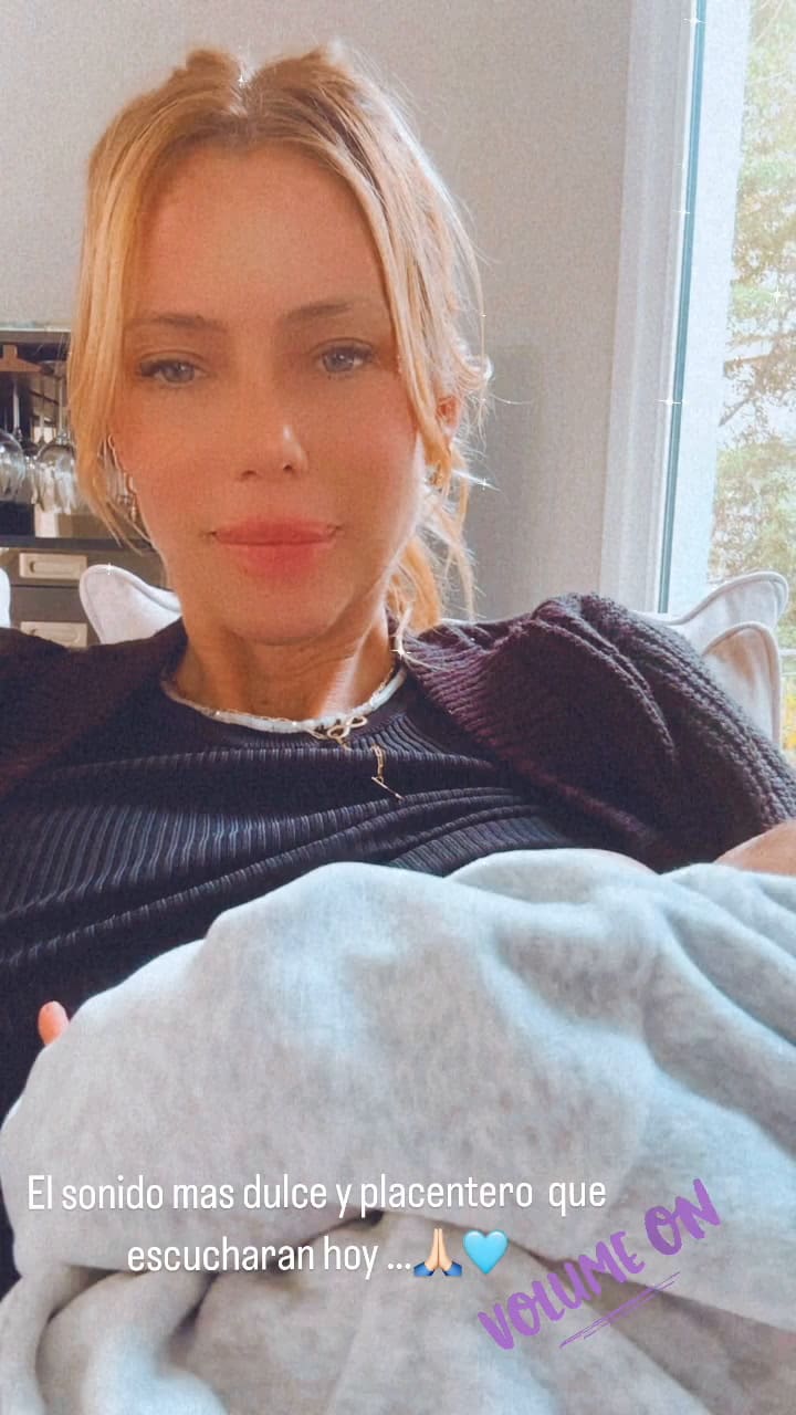 Nicole Neumann amamanta a su bebé