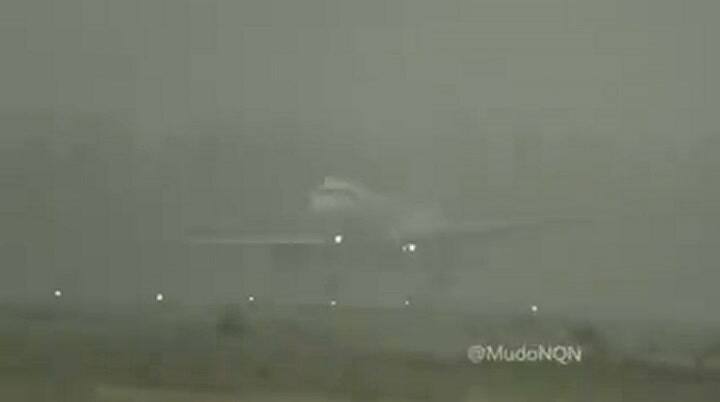 La maniobra de un avión que no pudo aterrizar en Neuquén, por los fuertes vientos