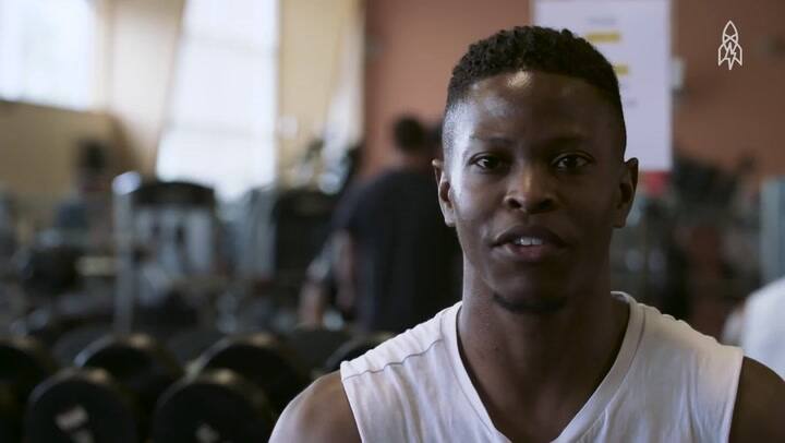 El deportista que vive sin corazón pero se mata entrenando