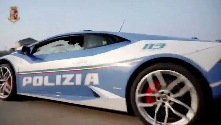 Un vehículo de la Policía italiana trasladó un riñón en un Lamborghini para que se pueda realizar un