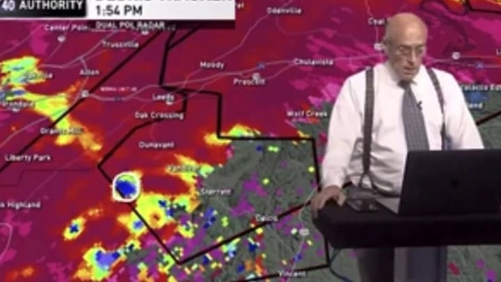 Meteorólogo descubre en vivo que un tornado afectó su casa
