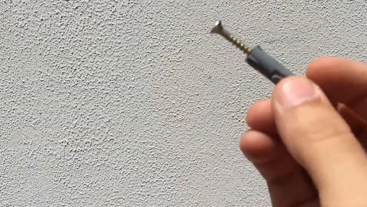 El truco para agujerear paredes sin taladro