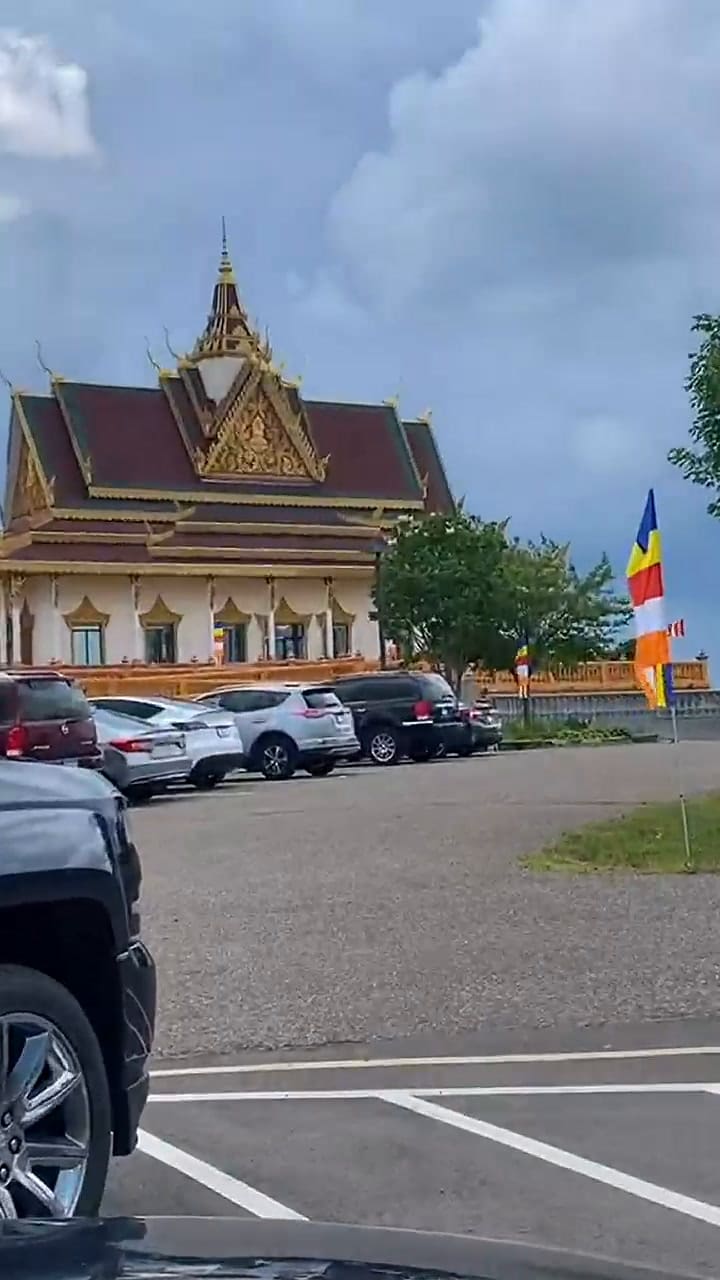 Una tiktoker camboyana lleva a su novio argentino a conocer sobre su cultura