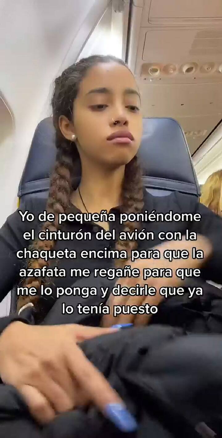 Una tiktoker dijo qué es lo que hacía de pequeña para molestar a las azafatas y se volvió viral