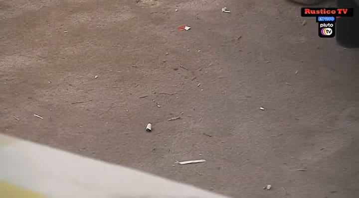 Camila limpia la cama que era de Alexis y se encuentra con una sorpresa