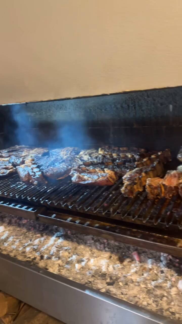 Emiliano Martínez mostró el asado que armó el parrillero de la selección argentina