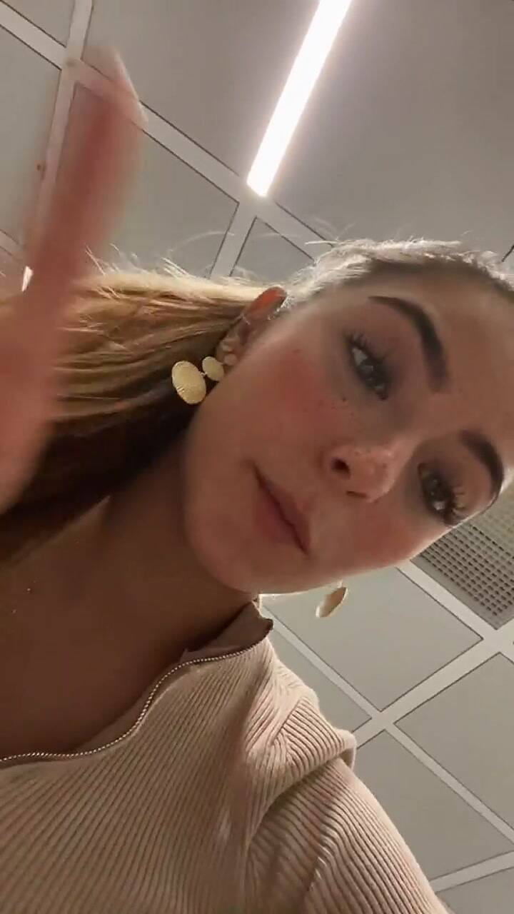 Tiktoker muestra cómo es dormir en el aeropuerto