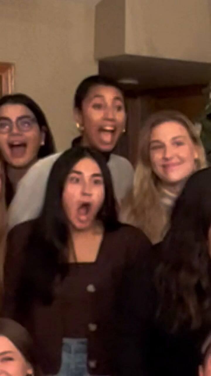 Una pareja de tiktokers anunció su embarazo con un novedoso método