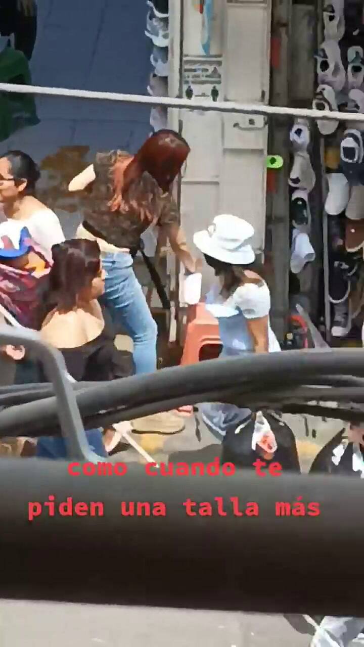 Agrandó un zapato con un palo y se volvió viral