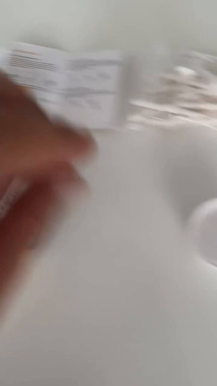 Marley se quitó los pelos de la nariz con un doloroso procedimiento