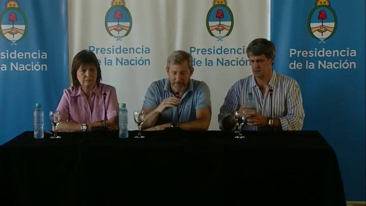 Prat Gay, Bullrich y Frigerio dieron una conferencia de prensa en el 'retiro espiritual' del Gobiern