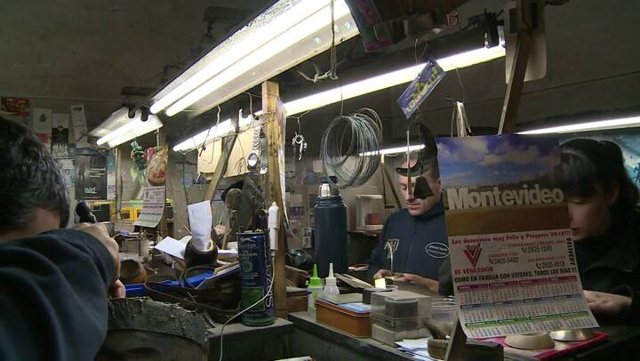 Mates artesanales de Uruguay para estrellas del fútbol mundial - Fuente: AFP