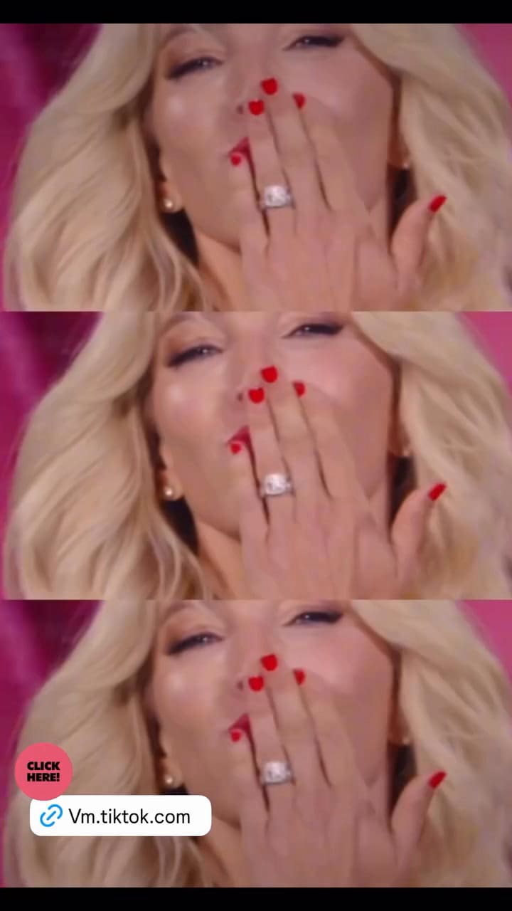 El look total red de Luisana Lopilato en París