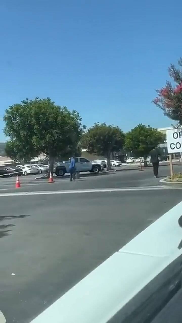 Una mujer es arrastrada durante un brutal asalto en California