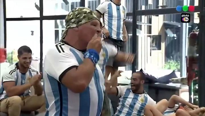 Los participantes celebran el tercer gol de Argentina frente a Croacia