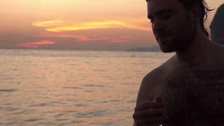 Guampas: uno de los temas del grupo interpretado en Pak Meng Beach