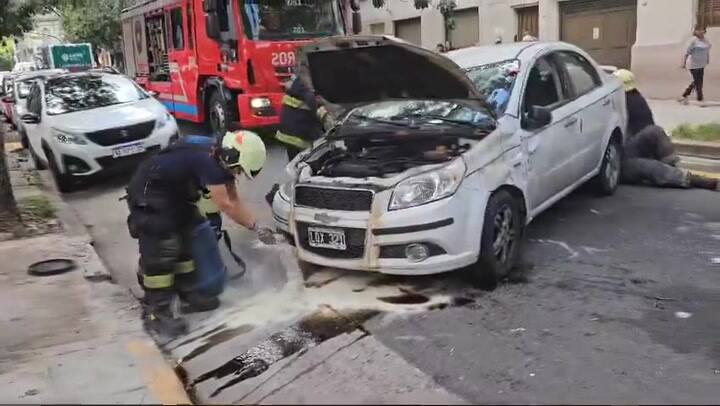 Impresionante choque y vuelco en el barrio porteño de Flores