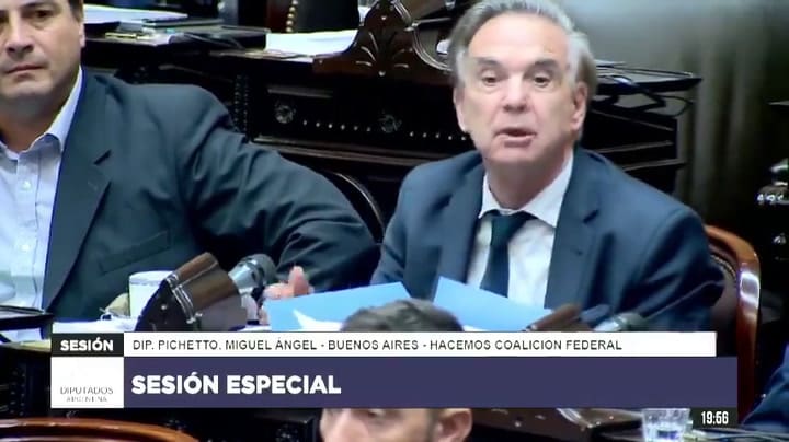 "Dejen de aplaudir no sean pelotudos"