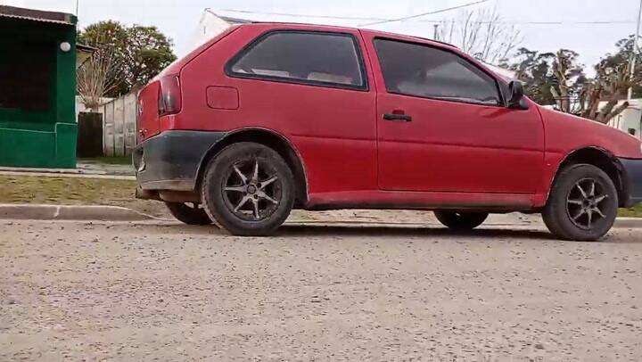 Hizo una canción con videoclip incluido para vender el auto de su papá y se hizo viral