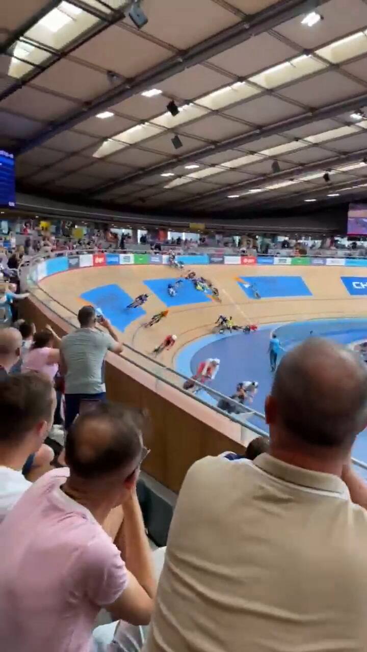 El fuerte accidente en una carrera de ciclismo en los Juegos de la Commonwealth