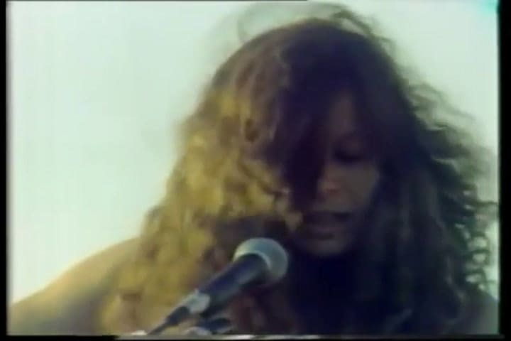 Celeste Carballo, 'No me voy a olvidar' - Fuente: Youtube