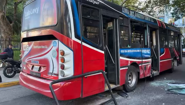 Chocaron dos colectivos en la zona del Congreso