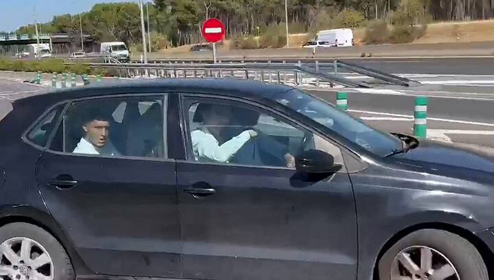 Nahuel Molina sale de la Clínica Navarra