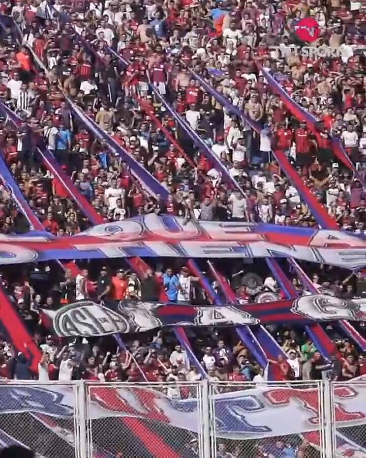Clima tenso en San Lorenzo: Los hinchas se la agarraron con los jugadores y dirigentes. TNT Sports