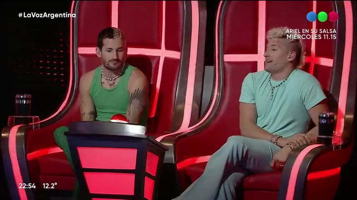 El divertido momento que protagonizaron Mau y Ricky en La Voz Argentina (Telefe)