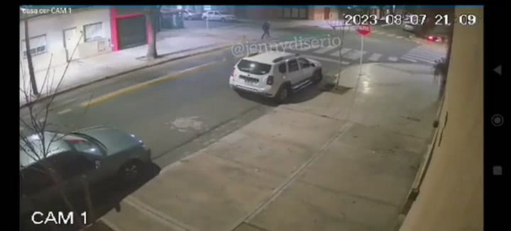 Primer accidente: así chocó Kaleb Di Masi a una moto.