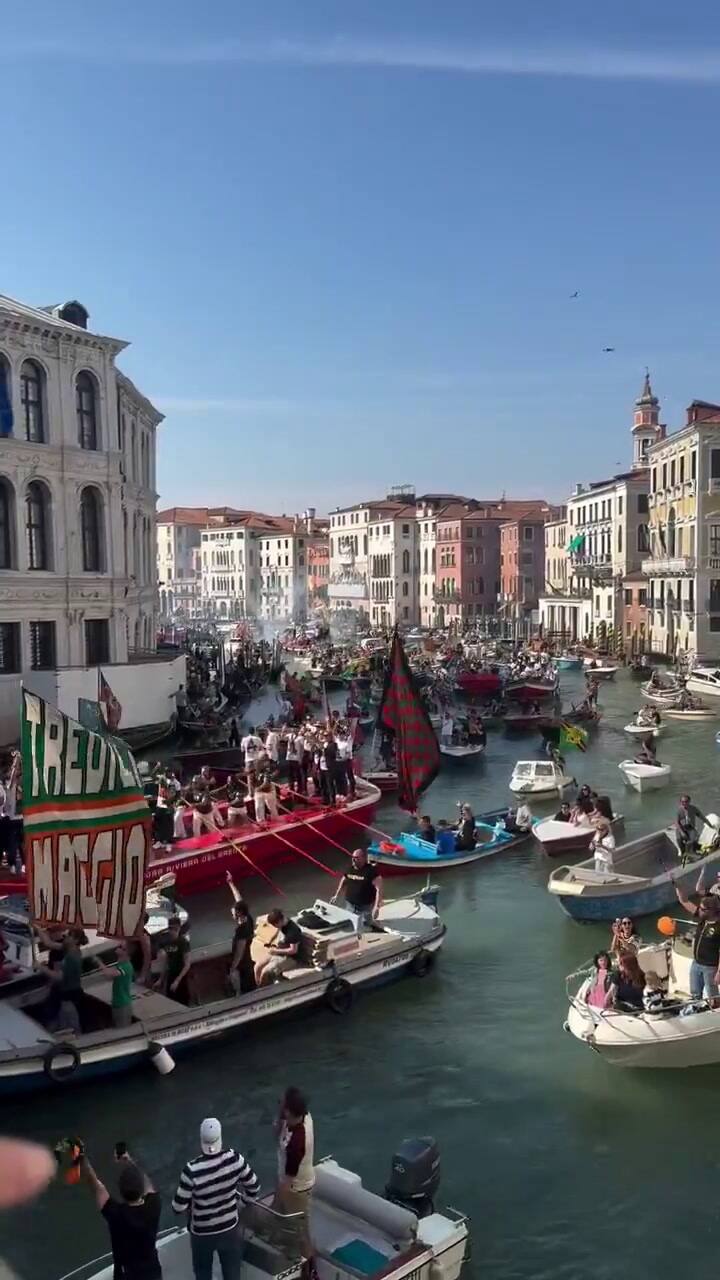 El festejo de los hinchas del Venezia FC