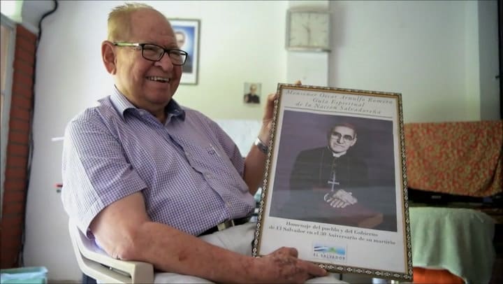 El hermano del monseñor Romero rememora su saboteado funeral - Fuente: AFP