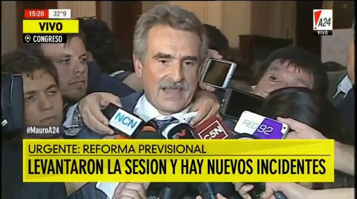 Rossi, Donda, Kicillof y Grosso tras el levantamiento de la sesión