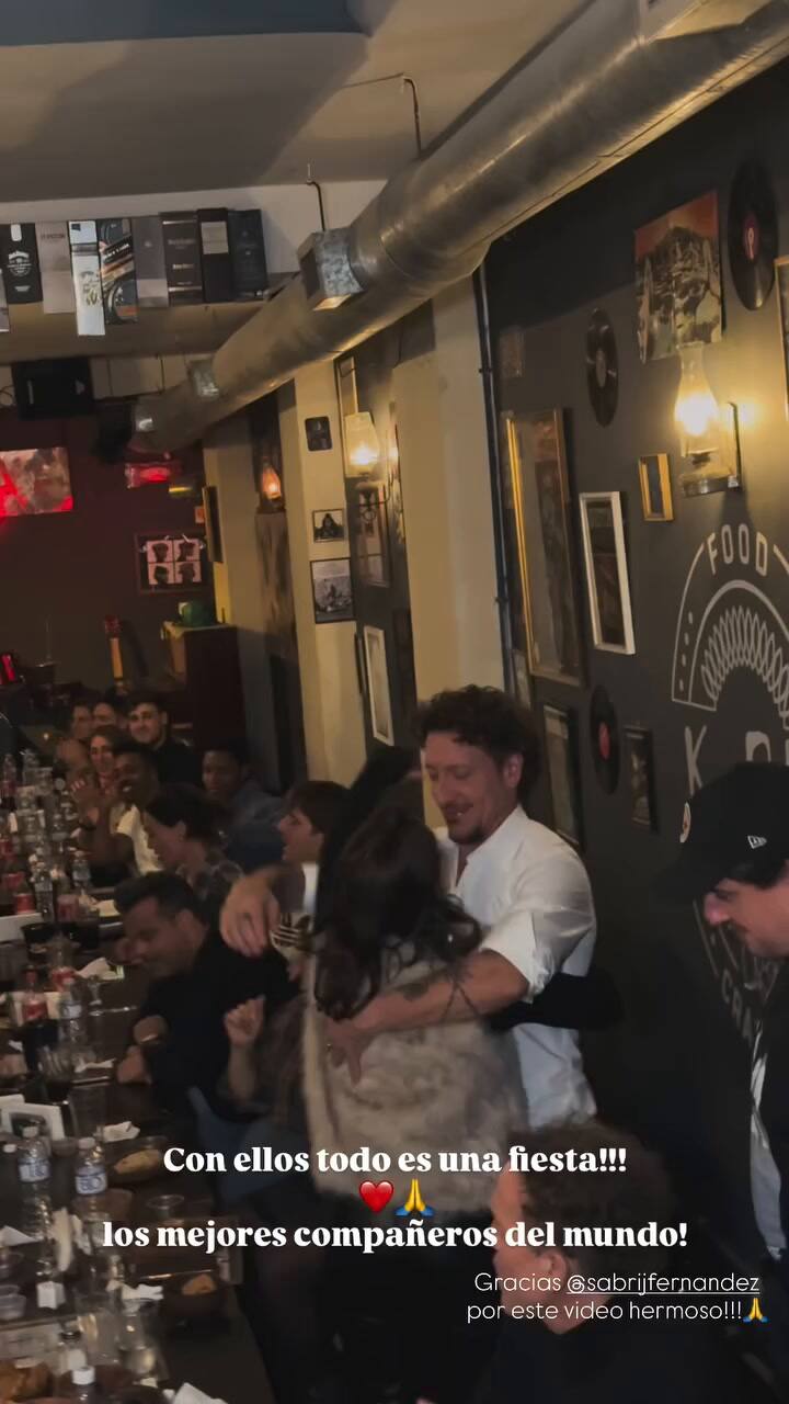 El festejo de cumpleaños de Dai Fernández junto al elenco de Rocky