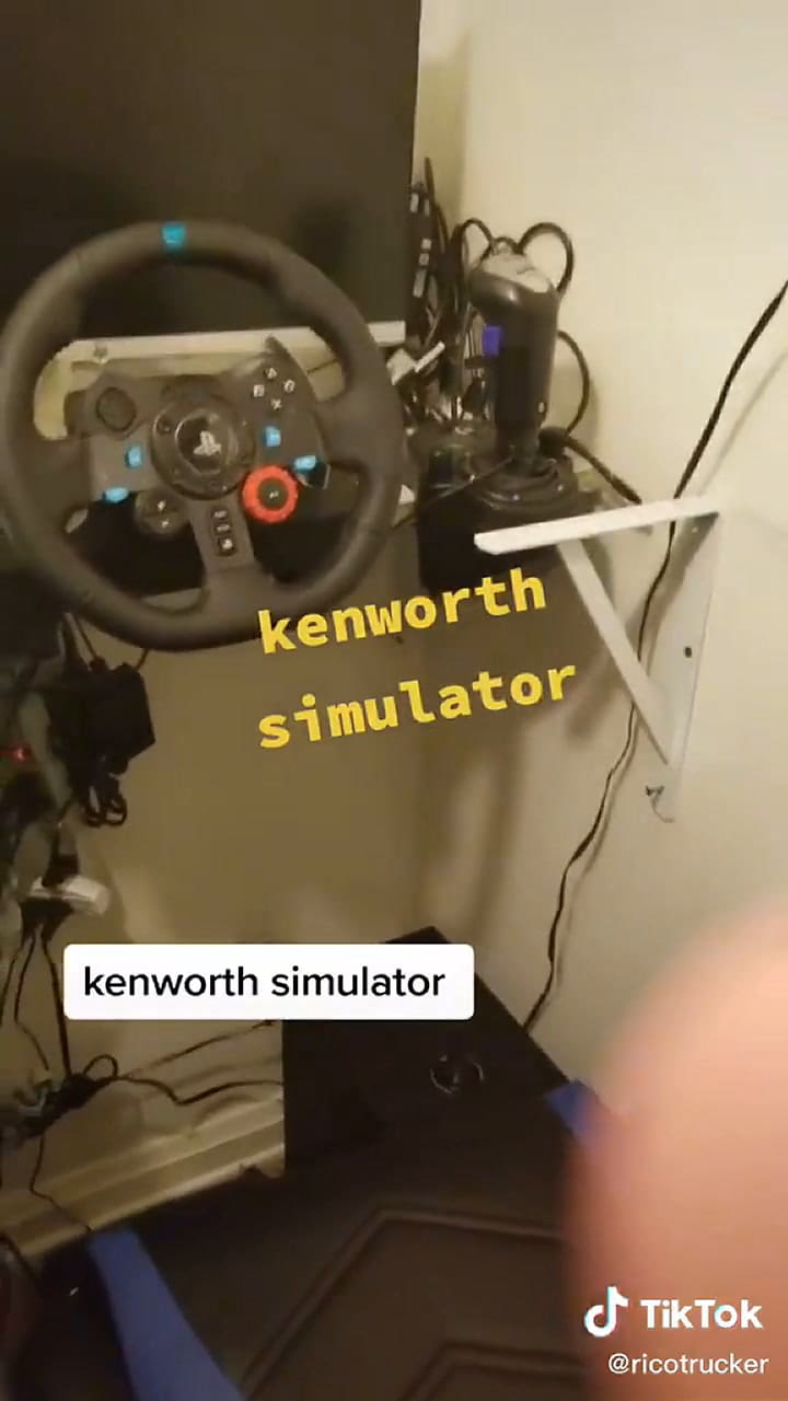 Así es el simulador que construyó un fanático de los camiones en su casa