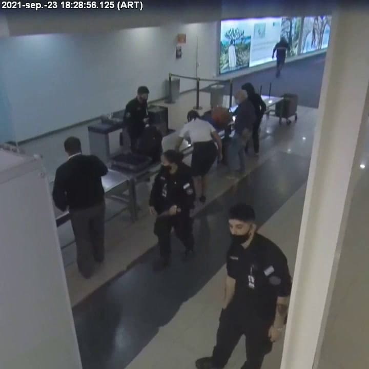 La detención de la azafata con lingotes de oro y joyas