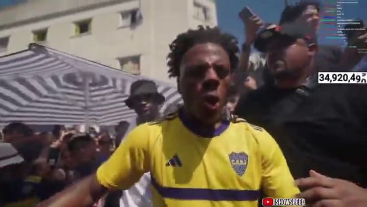 Speed probó el choripán en su visita a la Argentina