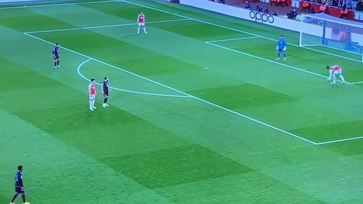 La jugada "a lo Goltz" en la Champions League y la insólita explicación del árbitro que enfureció a Bayern Munich