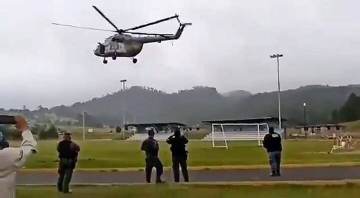 El momento en que ocurrió el desplome de un helicóptero, en México