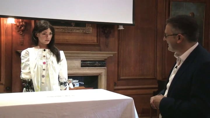 Oxford expone al 'primer robot artista' del mundo - Fuente: AFP