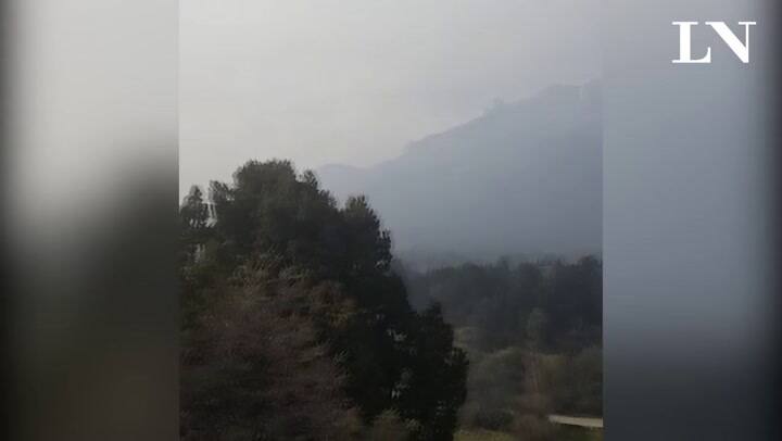 Bariloche: el incendio en un basural originó que la ciudad amanezca cubierta de humo