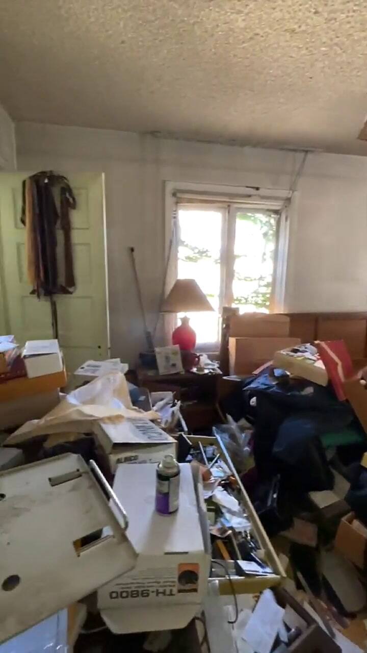 El escabroso tesoro que encontró en su casa nueva