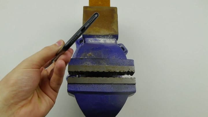 Cómo agujerear un Iphone