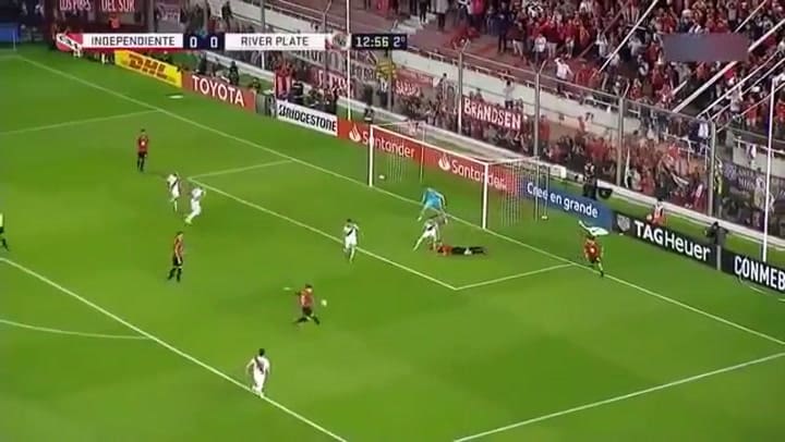 La tremenda atajada de Armani contra Gigliotti - Fuente: YouTube