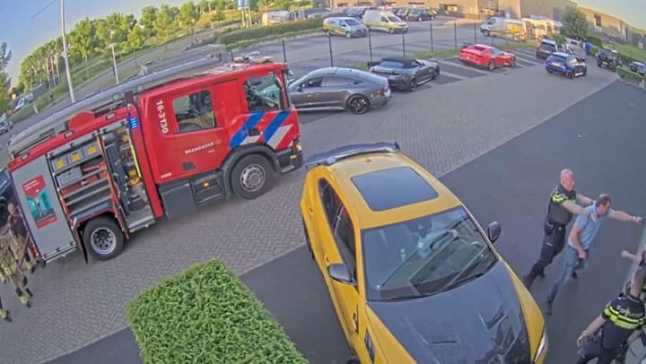 Así sacaba los autos Oscar Gräper de su concesionaria