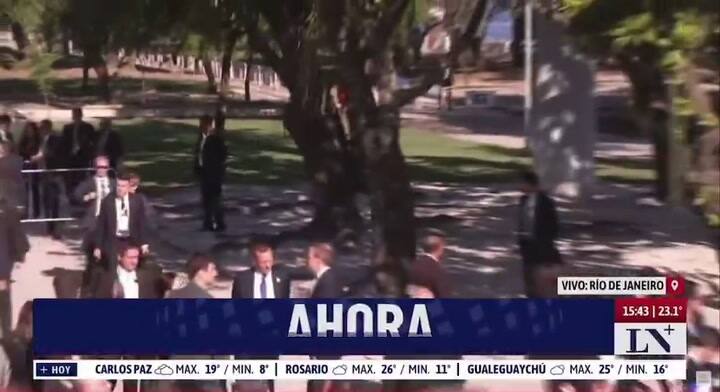 Joe Biden llegó tarde a la foto de familia del G20